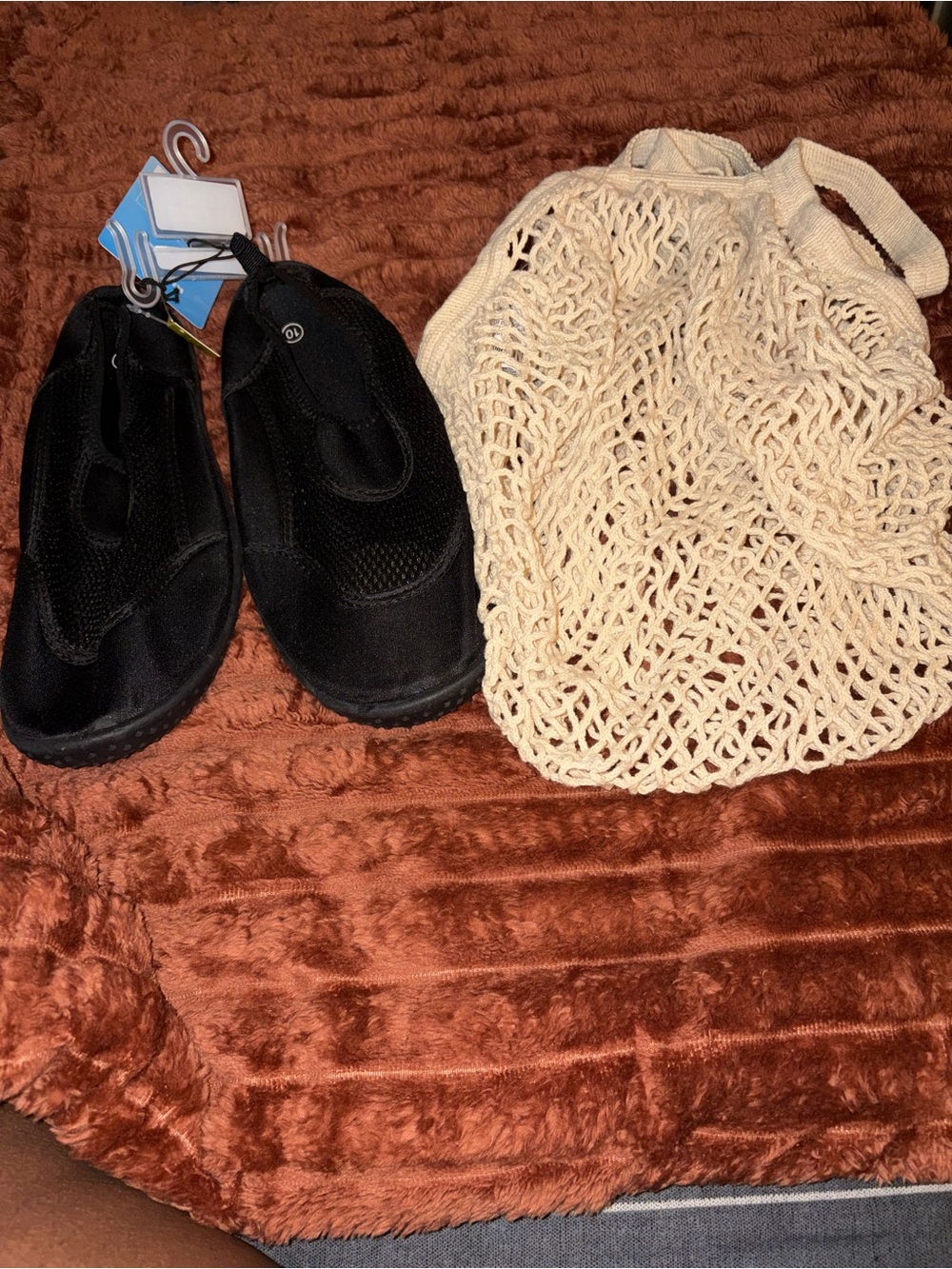Black Slip-On Water Shoes with Cream Mesh Tote - Picture 4 of 7